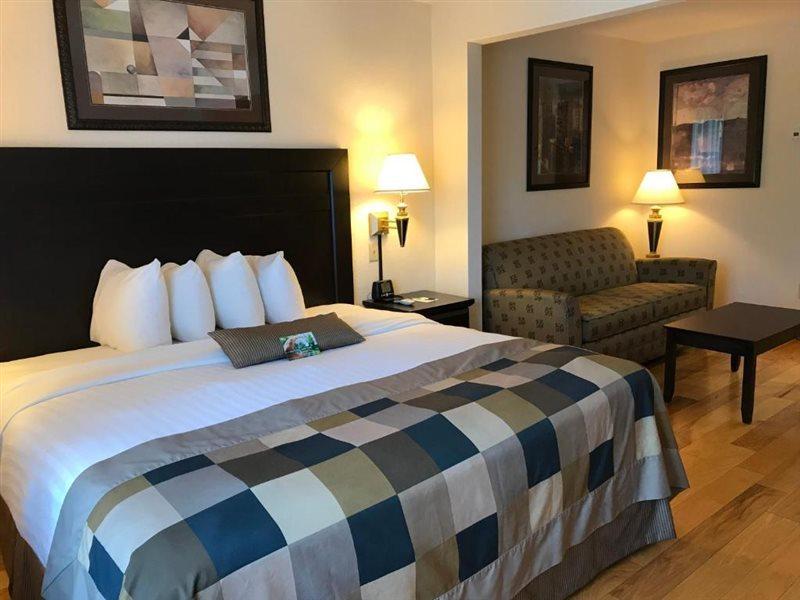 Wingate By Wyndham Lagrange Hotel Eksteriør billede