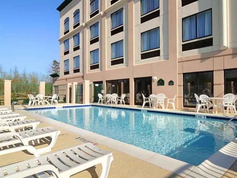 Wingate By Wyndham Lagrange Hotel Eksteriør billede