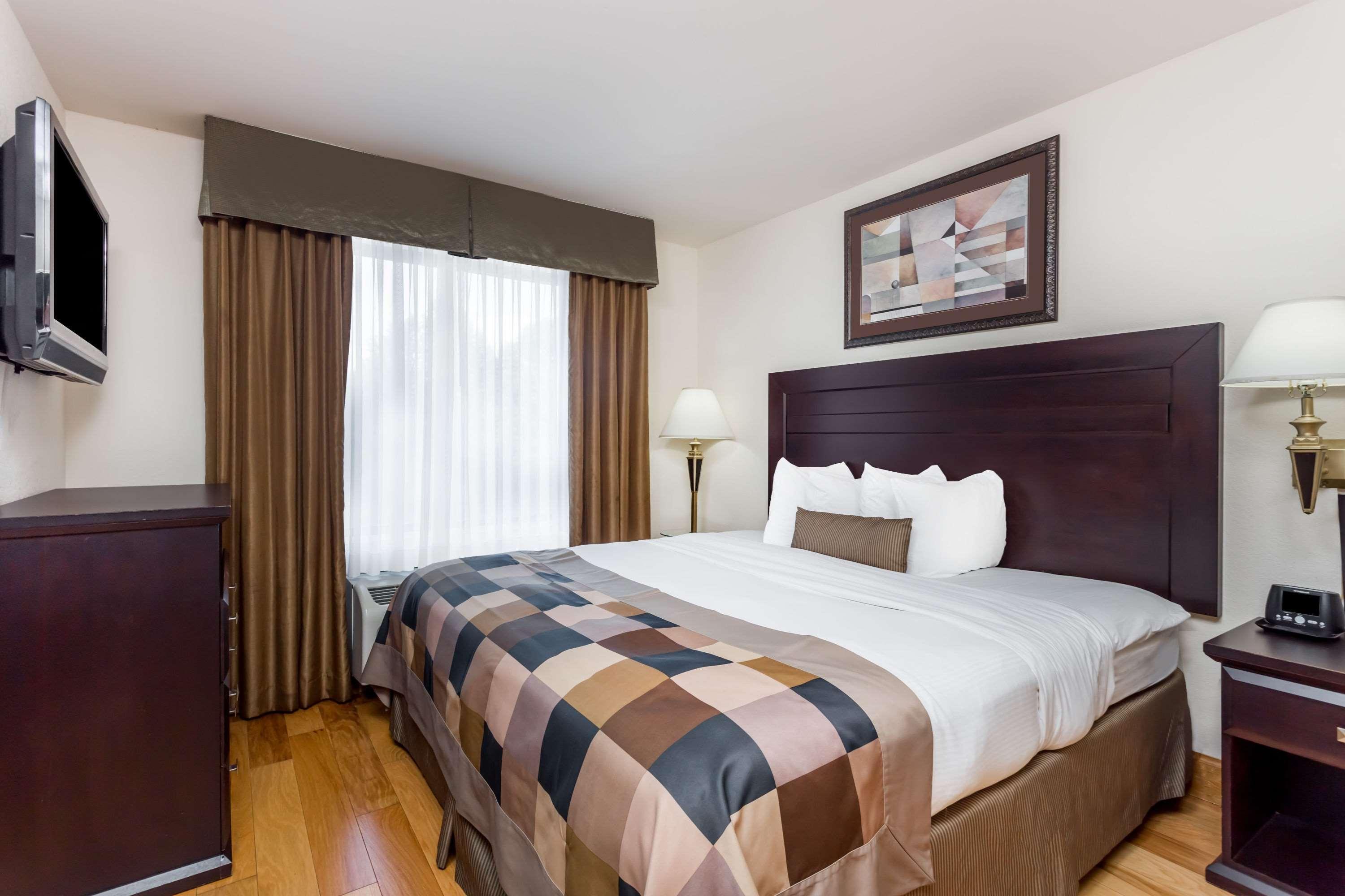 Wingate By Wyndham Lagrange Hotel Eksteriør billede