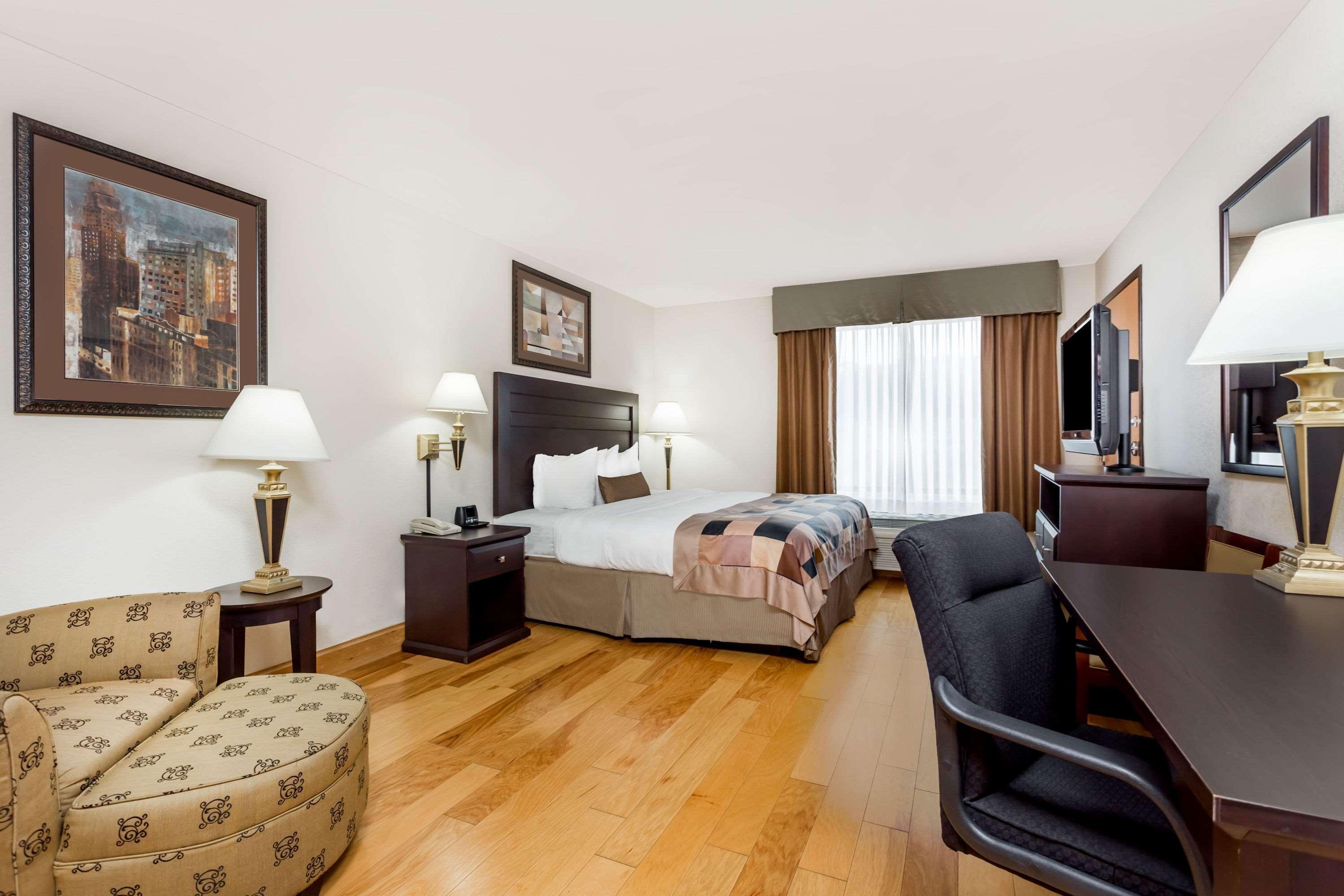 Wingate By Wyndham Lagrange Hotel Eksteriør billede