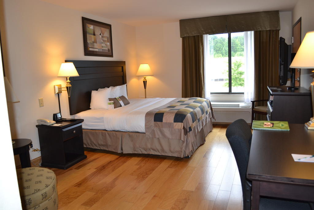 Wingate By Wyndham Lagrange Hotel Eksteriør billede