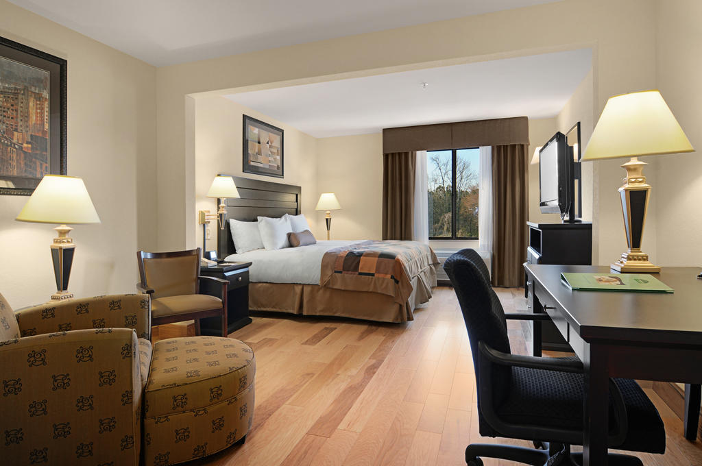 Wingate By Wyndham Lagrange Hotel Eksteriør billede