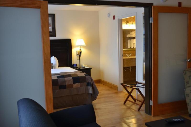 Wingate By Wyndham Lagrange Hotel Eksteriør billede