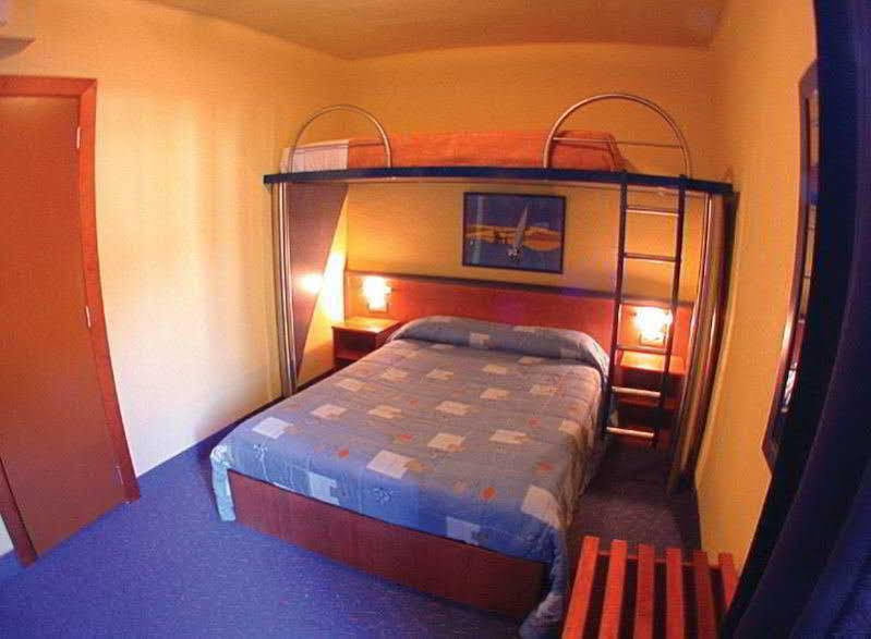 Wingate By Wyndham Lagrange Hotel Eksteriør billede