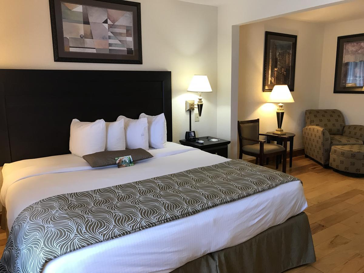 Wingate By Wyndham Lagrange Hotel Eksteriør billede