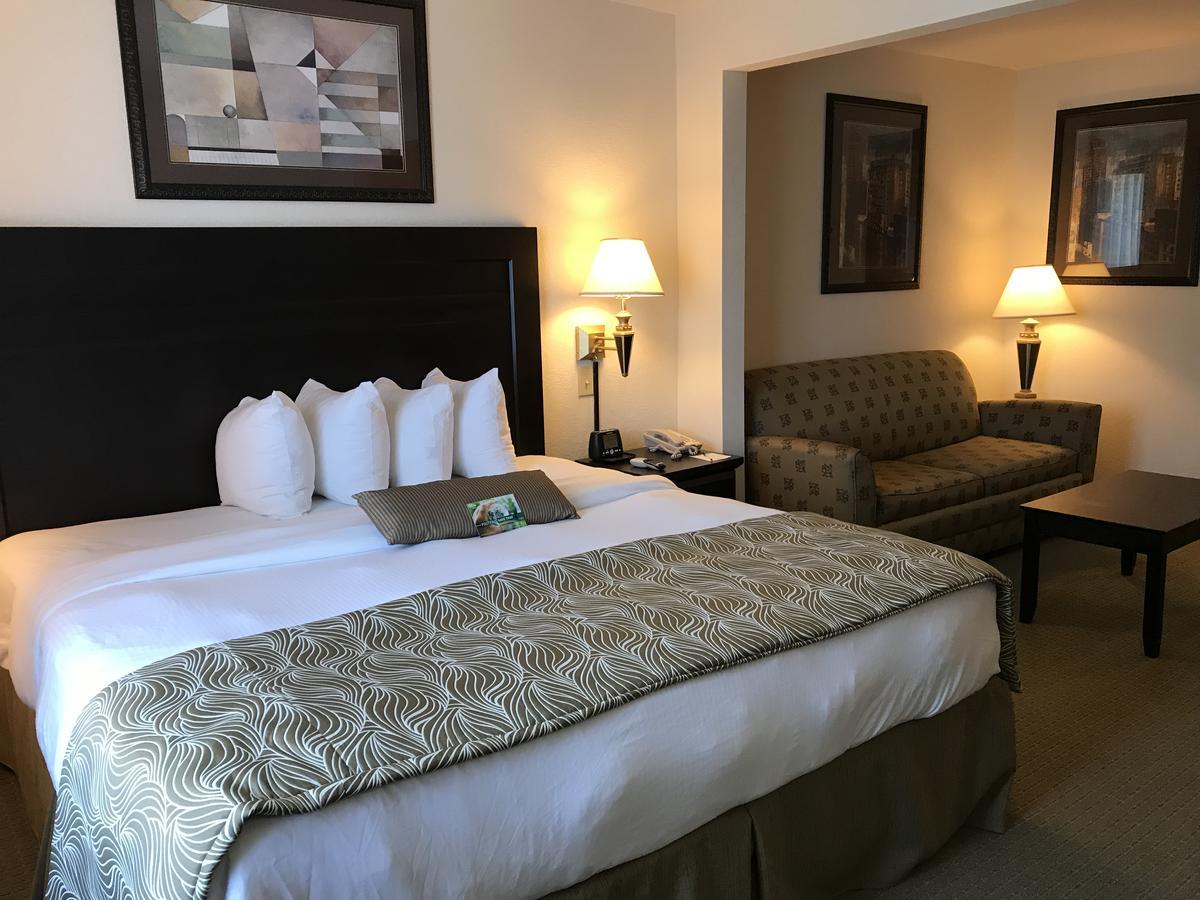 Wingate By Wyndham Lagrange Hotel Eksteriør billede