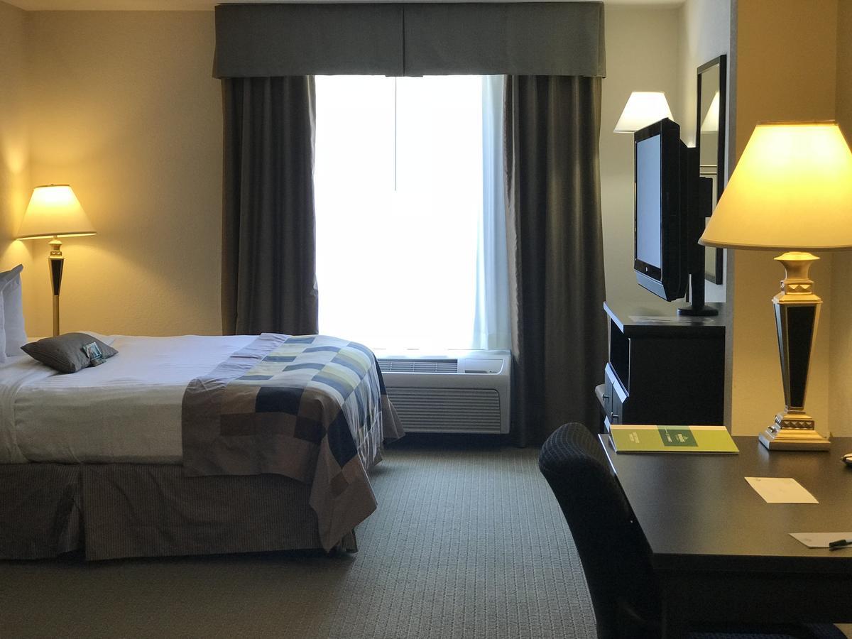 Wingate By Wyndham Lagrange Hotel Eksteriør billede