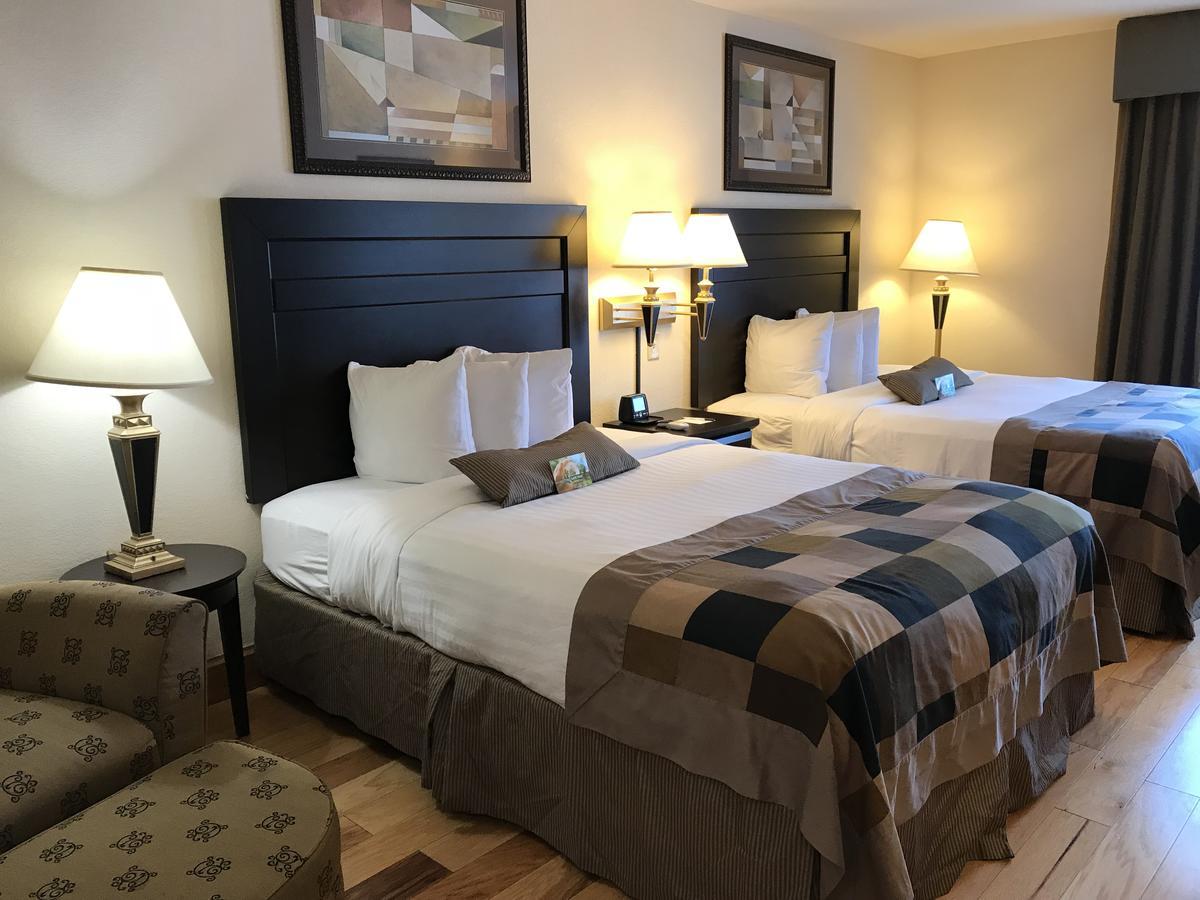 Wingate By Wyndham Lagrange Hotel Eksteriør billede