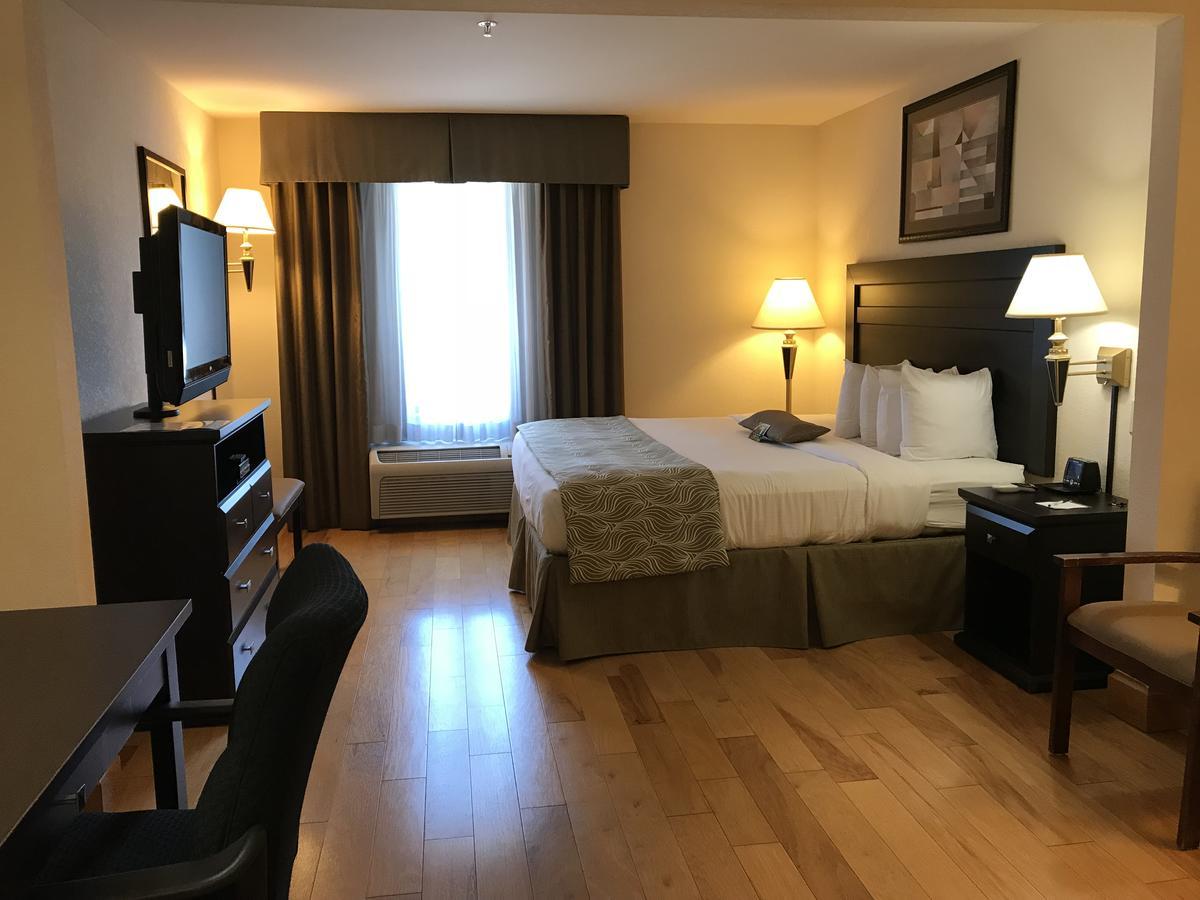 Wingate By Wyndham Lagrange Hotel Eksteriør billede