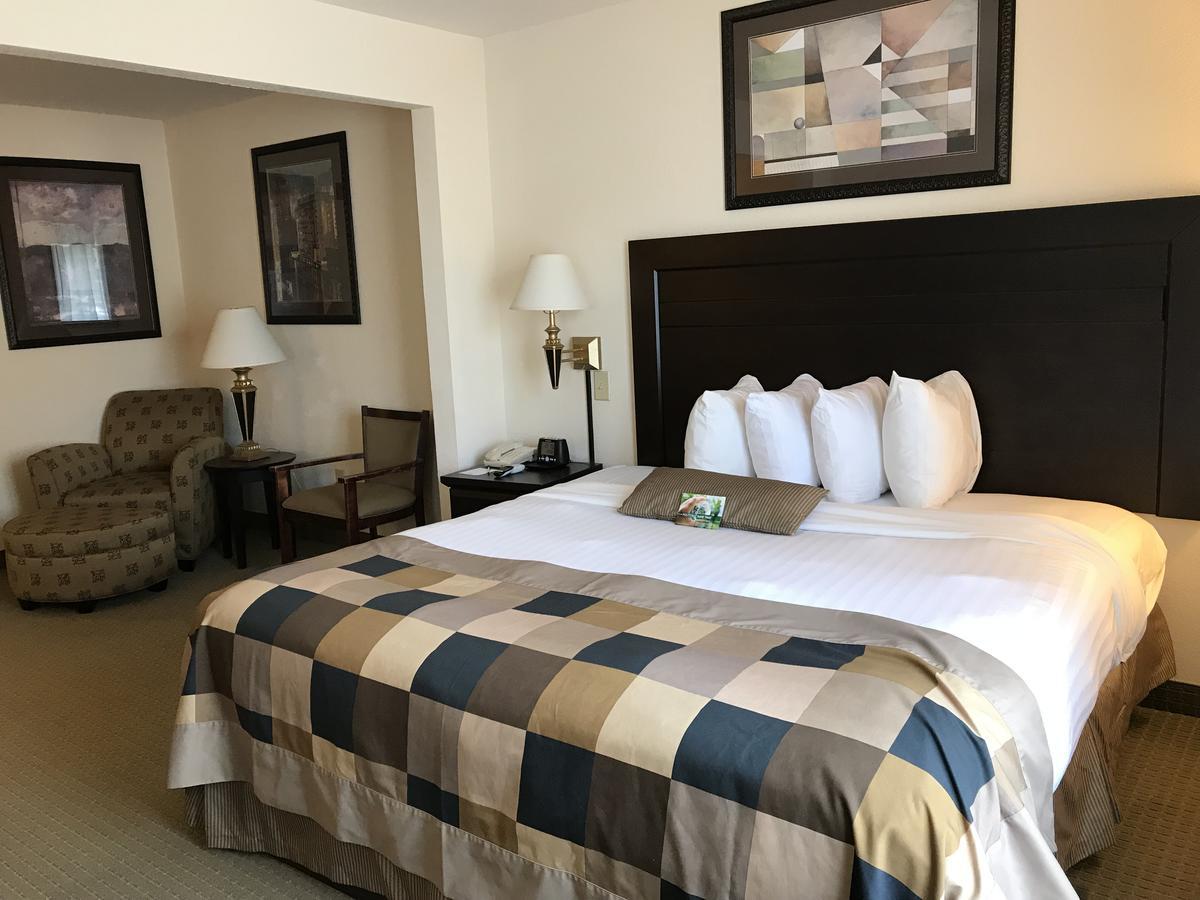 Wingate By Wyndham Lagrange Hotel Eksteriør billede